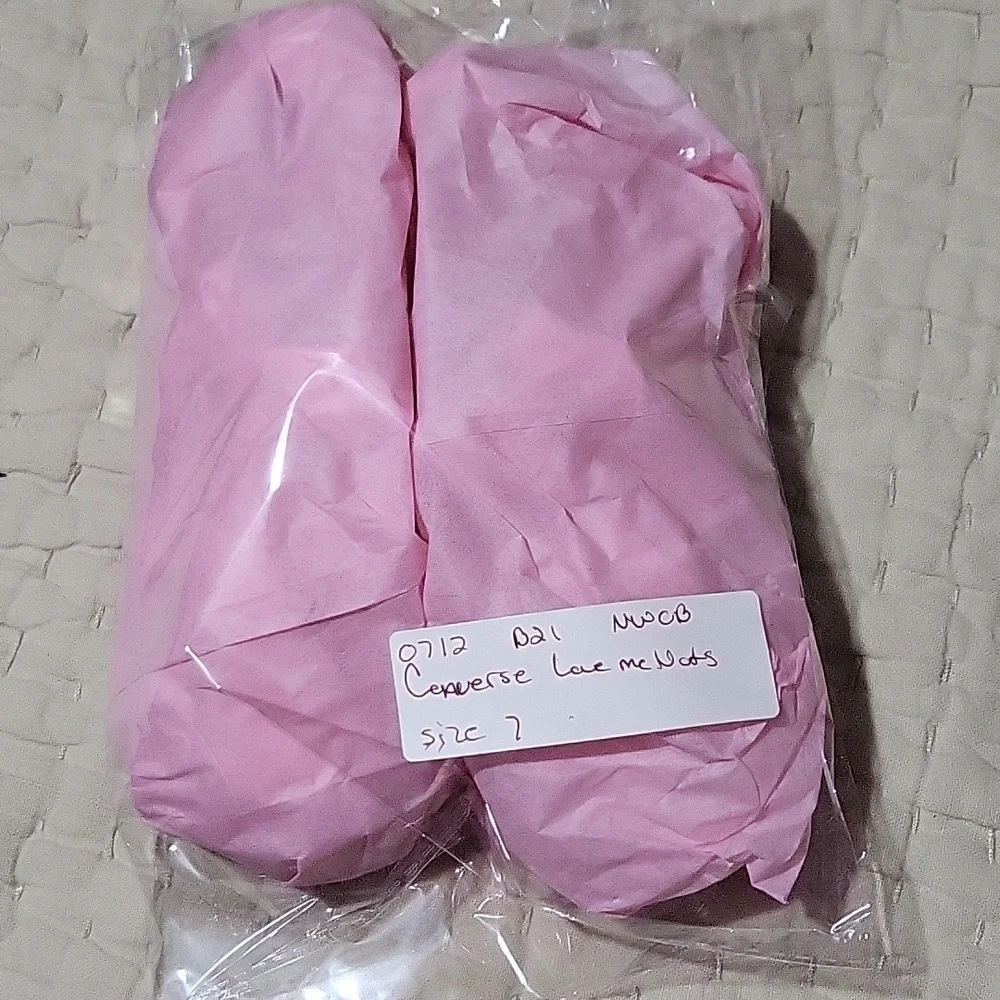 NEW Converse Love Me Lots Pink Shoes With Hearts/Roses Infant/ Toddler Size 7 - Picture 8 of 8